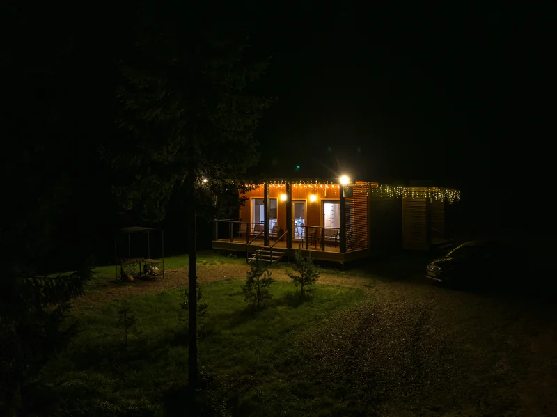 Вечерние огни дома Лампи