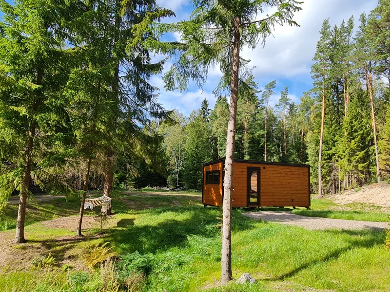 Отдельная панорамная сауна у пруда